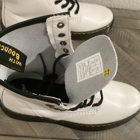 Dr. Martens Zavala Combat Boots Women's, size 8 - Picture 7 of 10